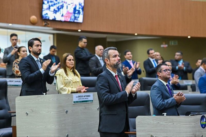 Amazonino Mendes &eacute; homenageado em Reuni&atilde;o Ordin&aacute;ria da CMM