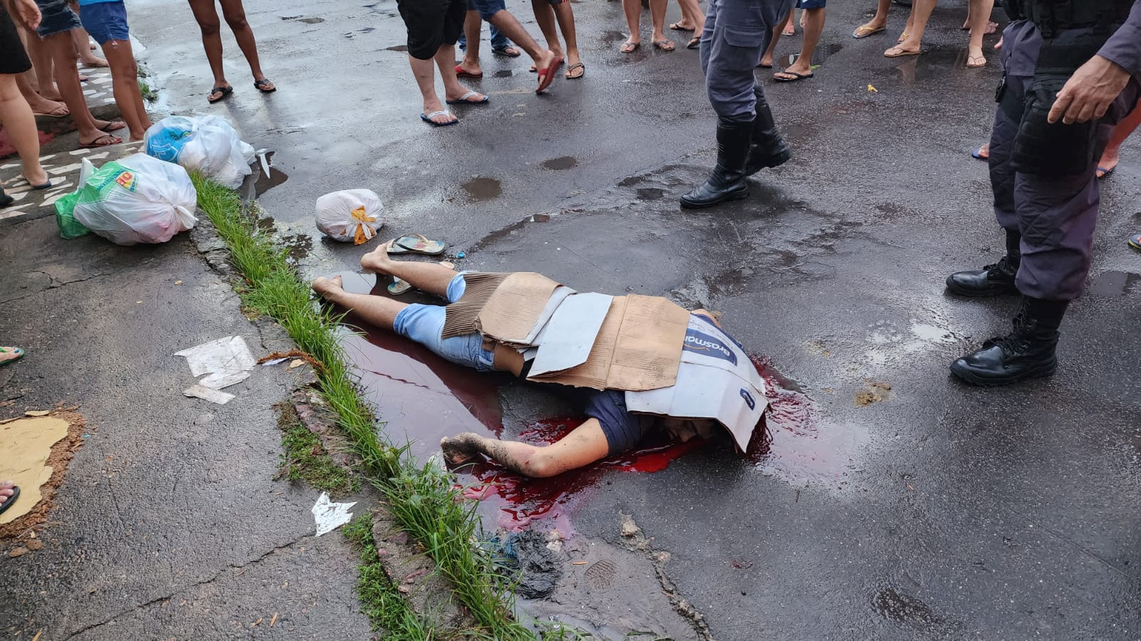 Motorista de aplicativo e passageiro são mortos a tiros na Compensa