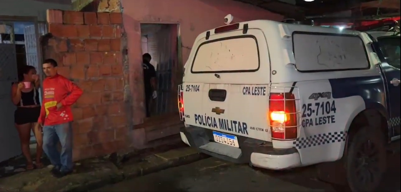 Homem tem a casa invadida e é morto a tiros no Nova Floresta