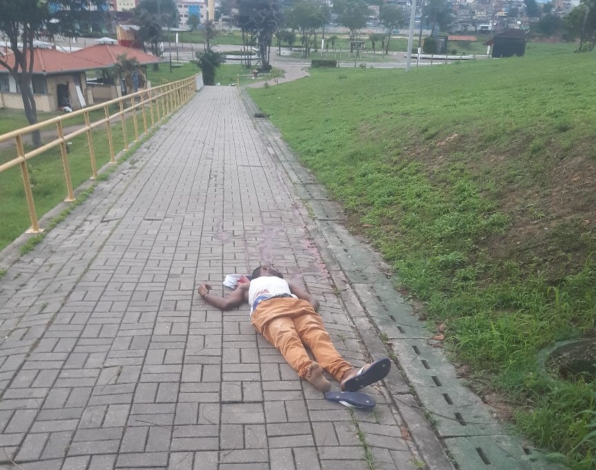 Corpo de homem &eacute; encontrado jogado no largo Mestre Chico, Centro