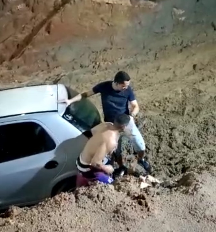 Motorista invade trecho interditado da avenida Djalma Batista