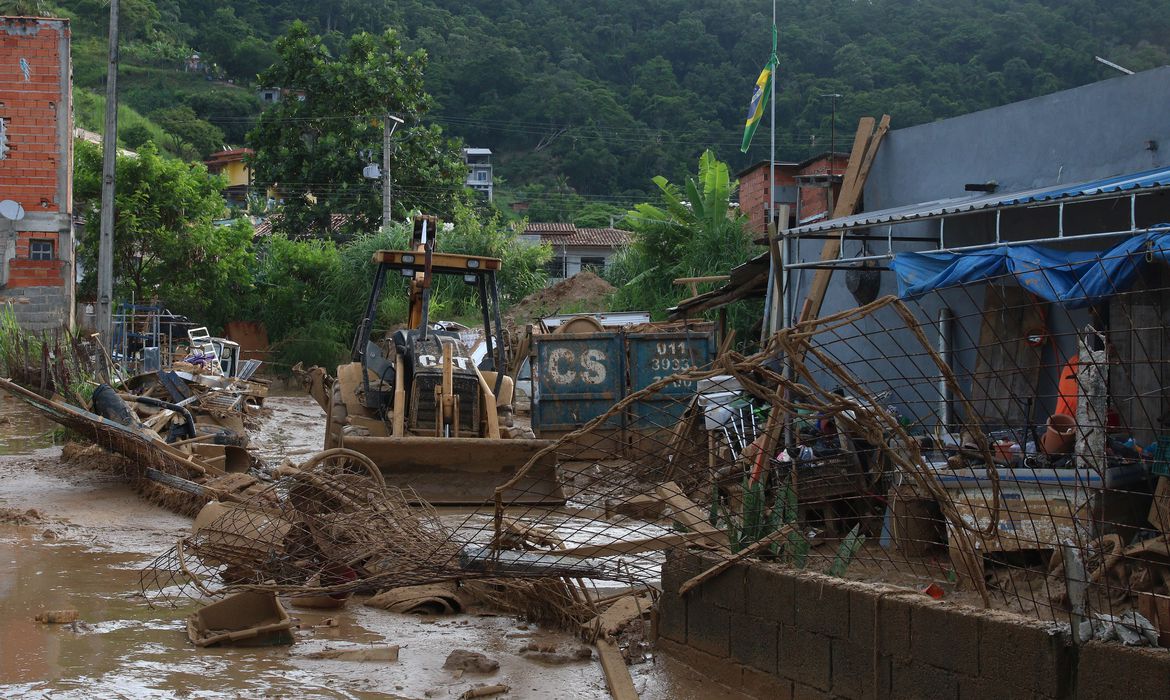 Liminar garante sa&iacute;da de moradores de zonas de risco em Caraguatatuba