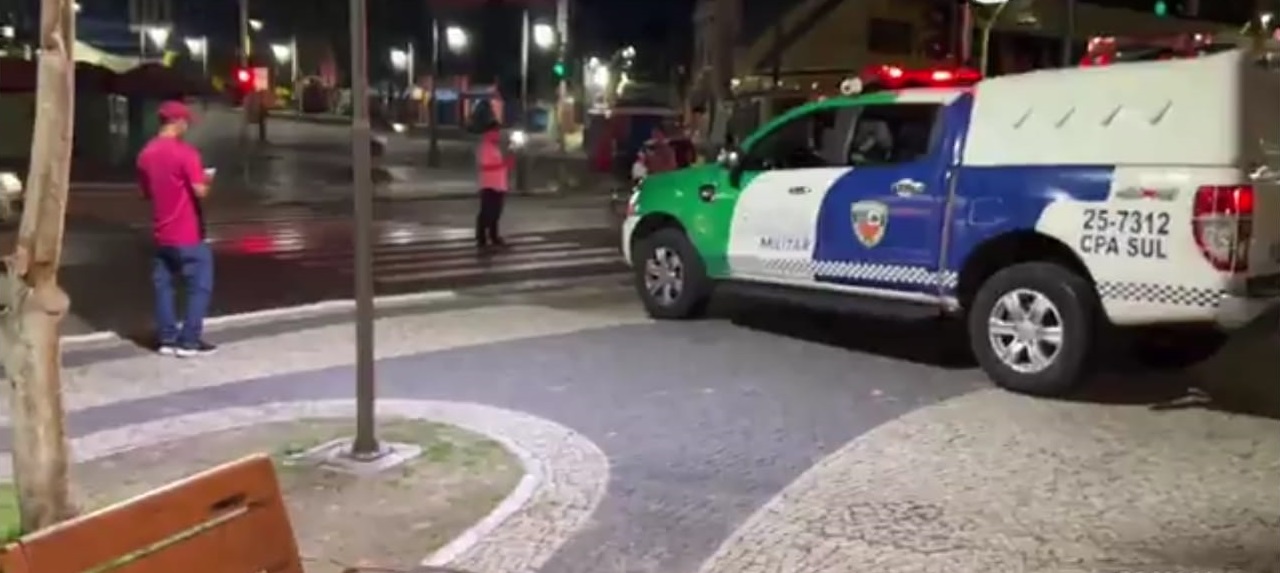 Homem é morto com golpe de faca no abdômen no centro de Manaus