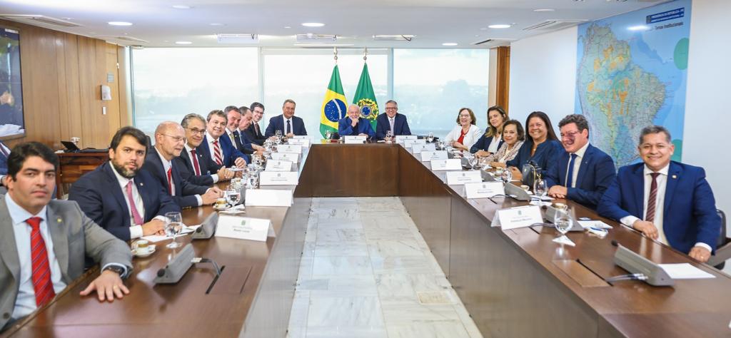 Omar Aziz participa de reuni&atilde;o estrat&eacute;gica com presidente Lula e l&iacute;deres do Congresso