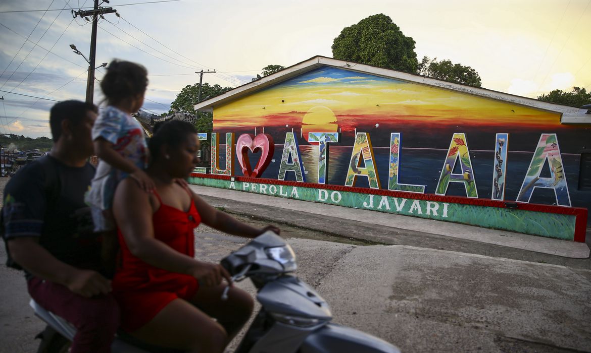 População convive com desemprego e violência, em Atalaia do Norte