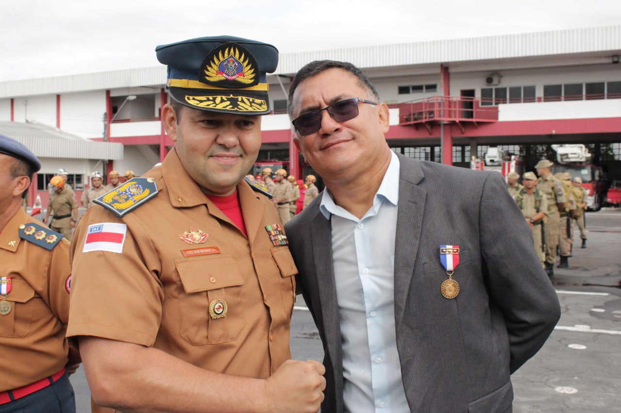 Solenidade homenageia bombeiros com mais de 30 anos de serviço