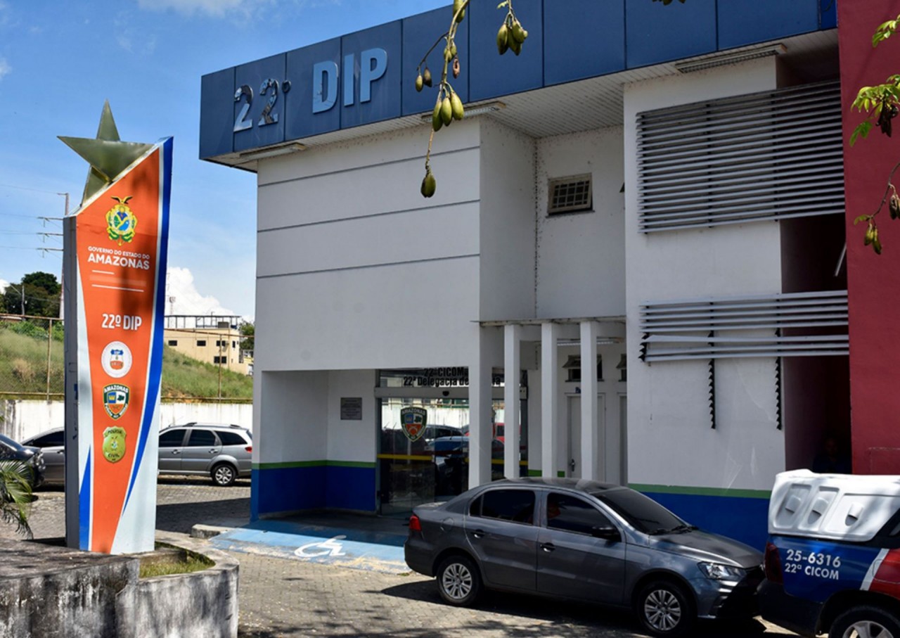 Populares prendem e espancam dupla após assalto a entregador de delivery