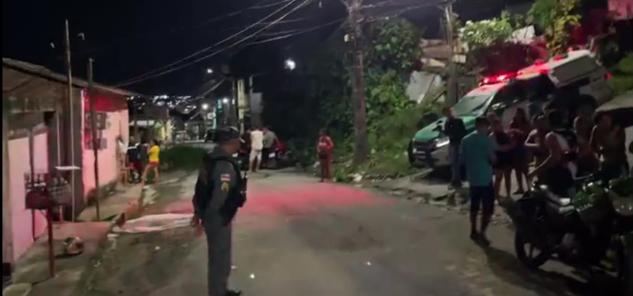 Jovem é morto a tiros e tem moto roubada na zona Leste