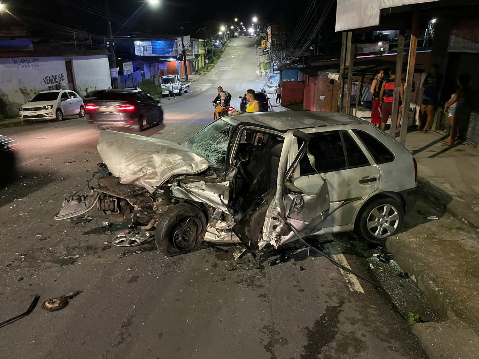 Colisão frontal entre veículos deixa quatro feridos no Cidade de Deus
