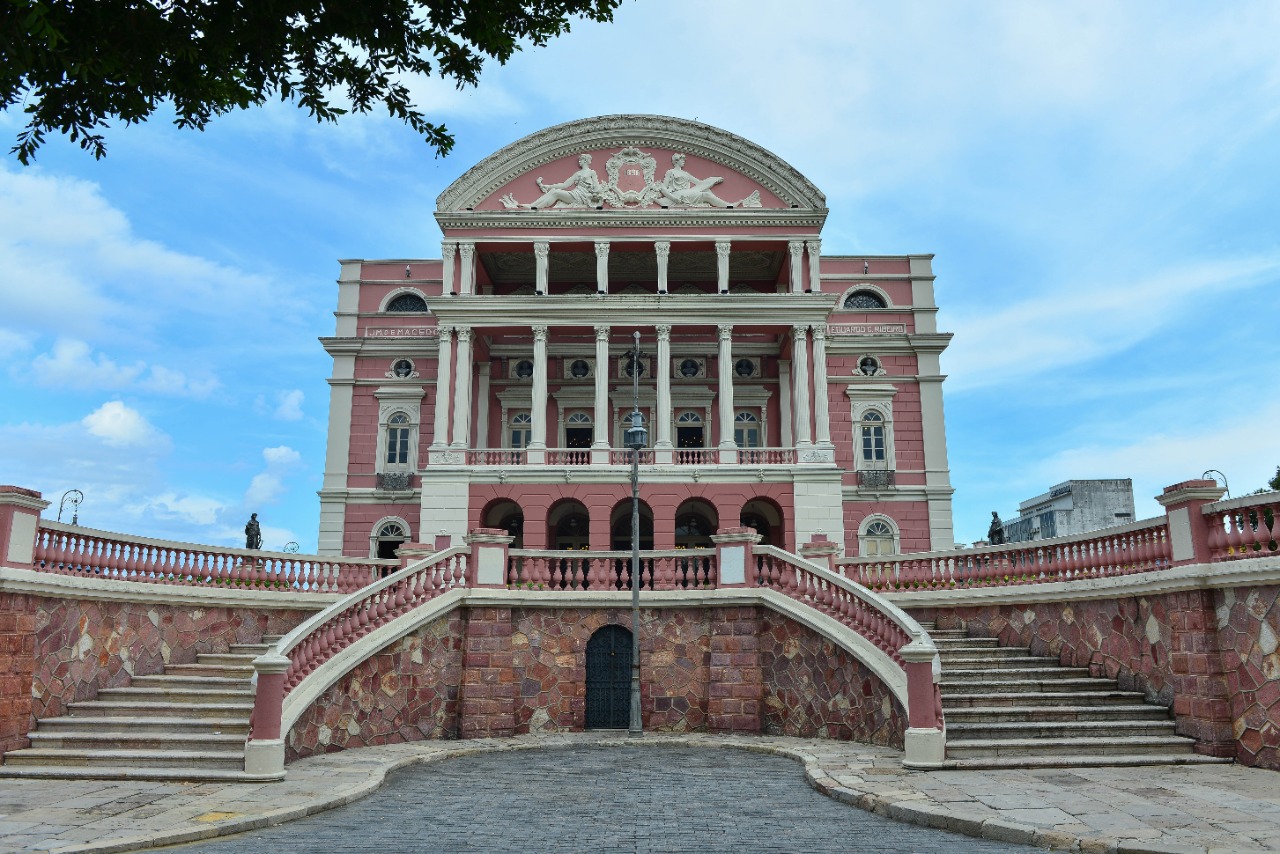 Lista dos classificados no edital de autoriza&ccedil;&atilde;o de uso gratuito do Teatro Amazonas &eacute; divulgada
