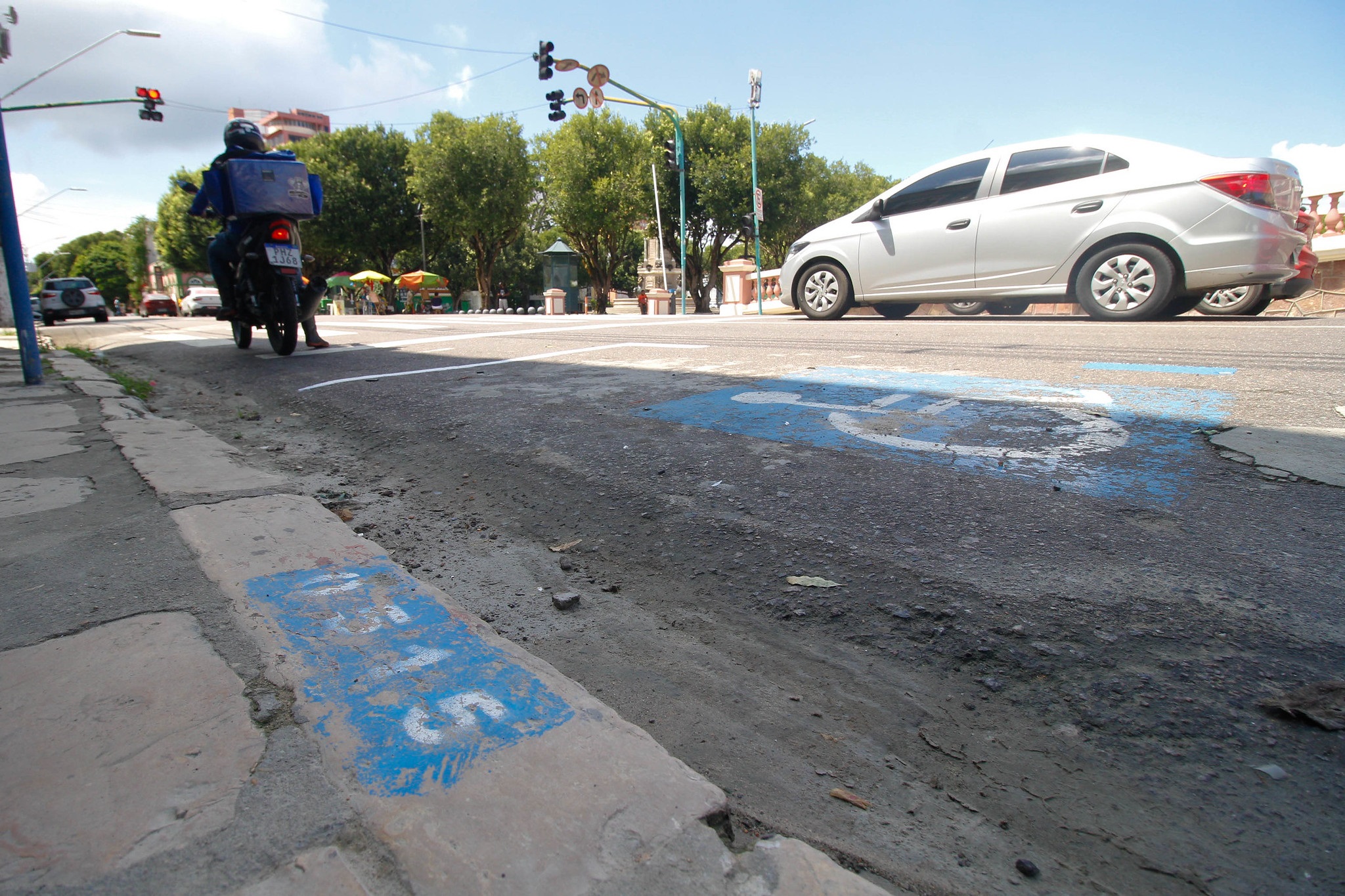 Cons&oacute;rcio respons&aacute;vel pelo Zona Azul &eacute; notificado por irregularidades no Centro