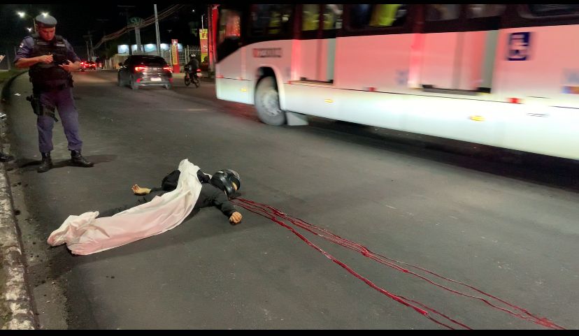 Major do Exército morre após colidir com poste na avenida Cosme Ferreira