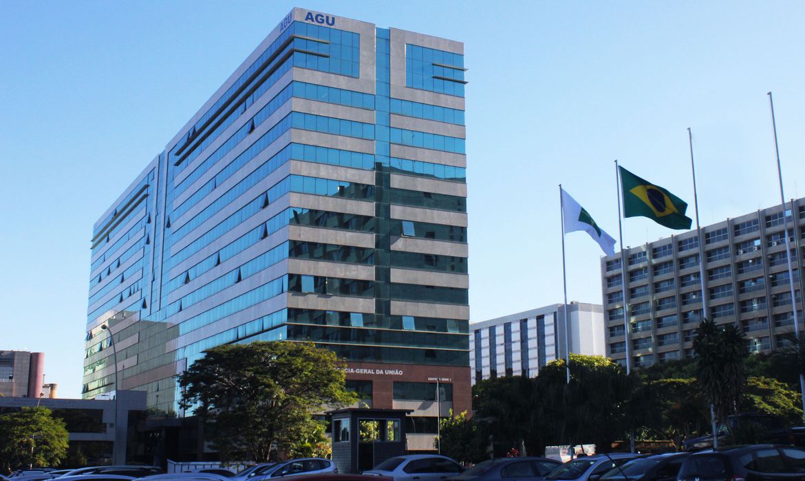 Governo federal quer cobrar R$ 29 bilhões em multas ambientais Governo federal quer cobrar R$ 29 bilhões em multas ambientais