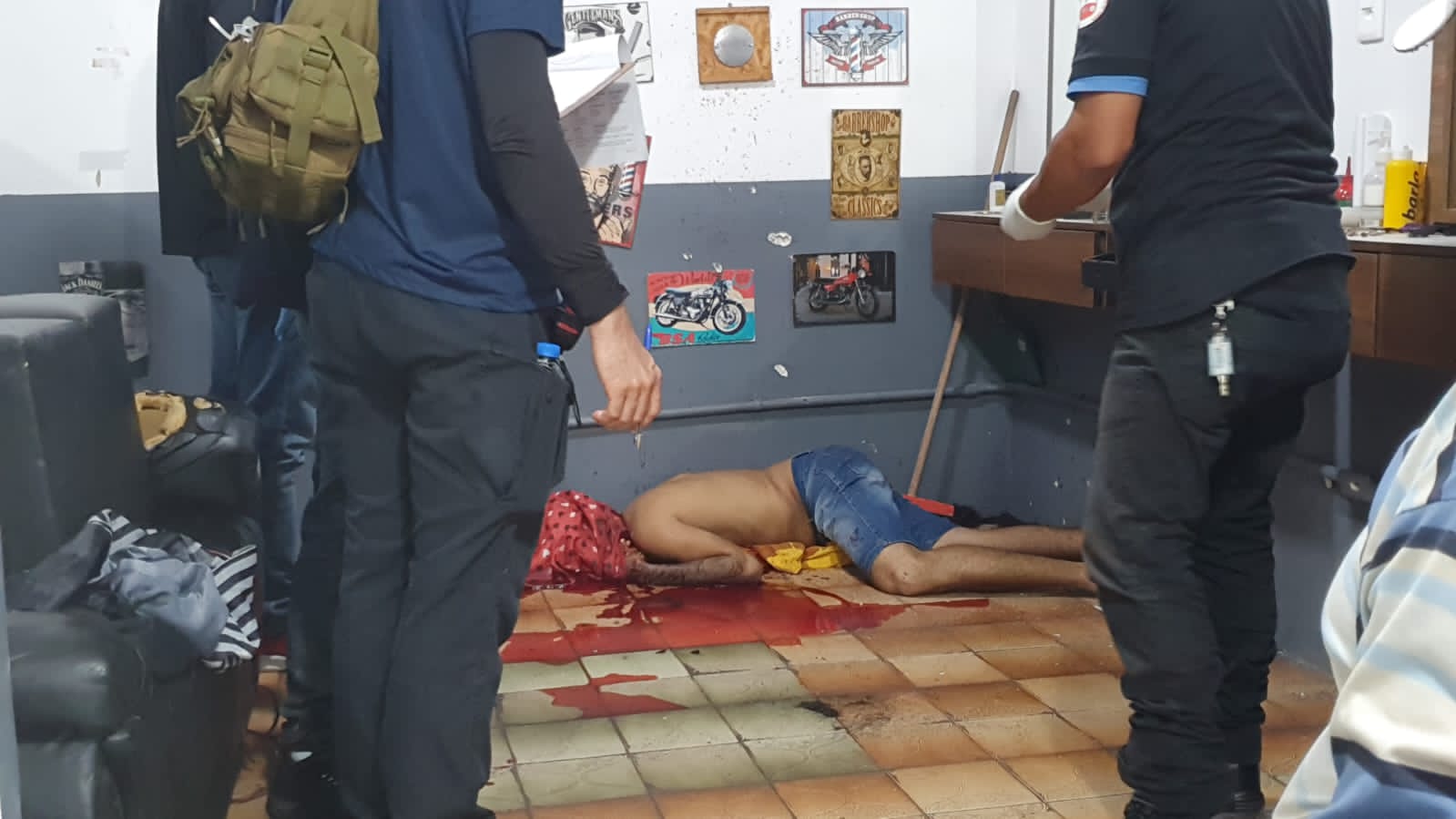 Homem &eacute; executado a tiros dentro de barbearia no Coroado