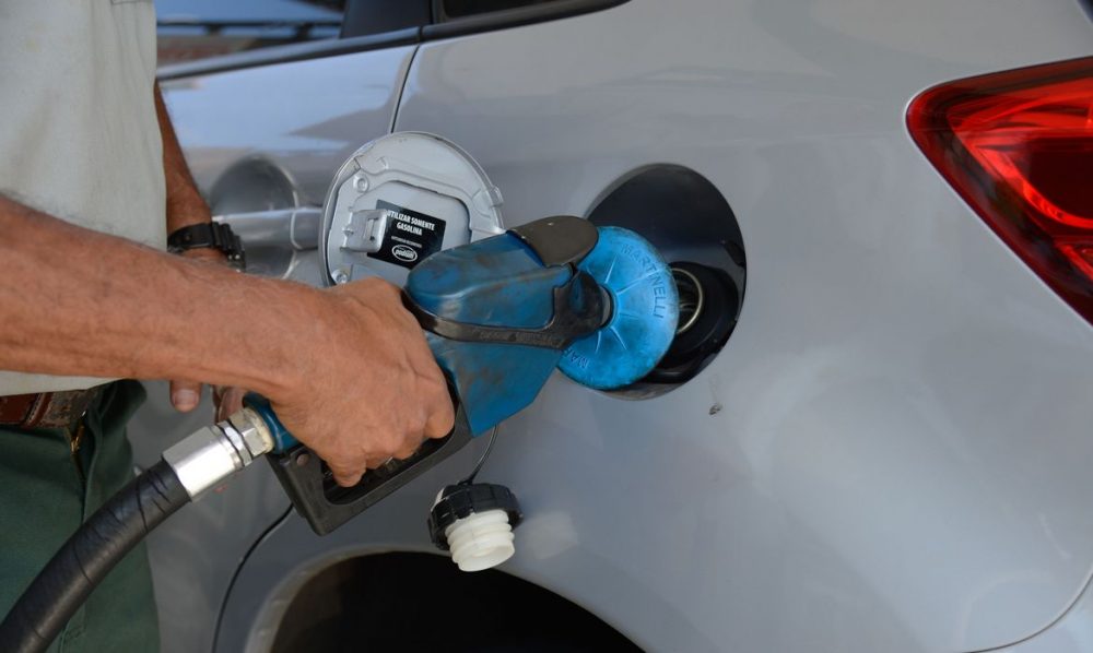 Petrobras anuncia aumento de 7,12% no preço da gasolina