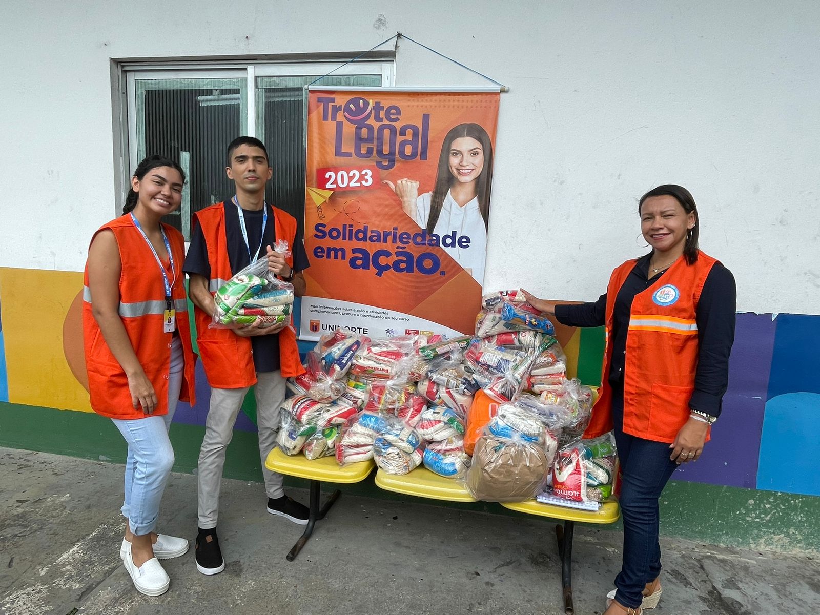Faculdade entrega 1 tonelada em doa&ccedil;&otilde;es para v&iacute;timas da chuva em Manaus