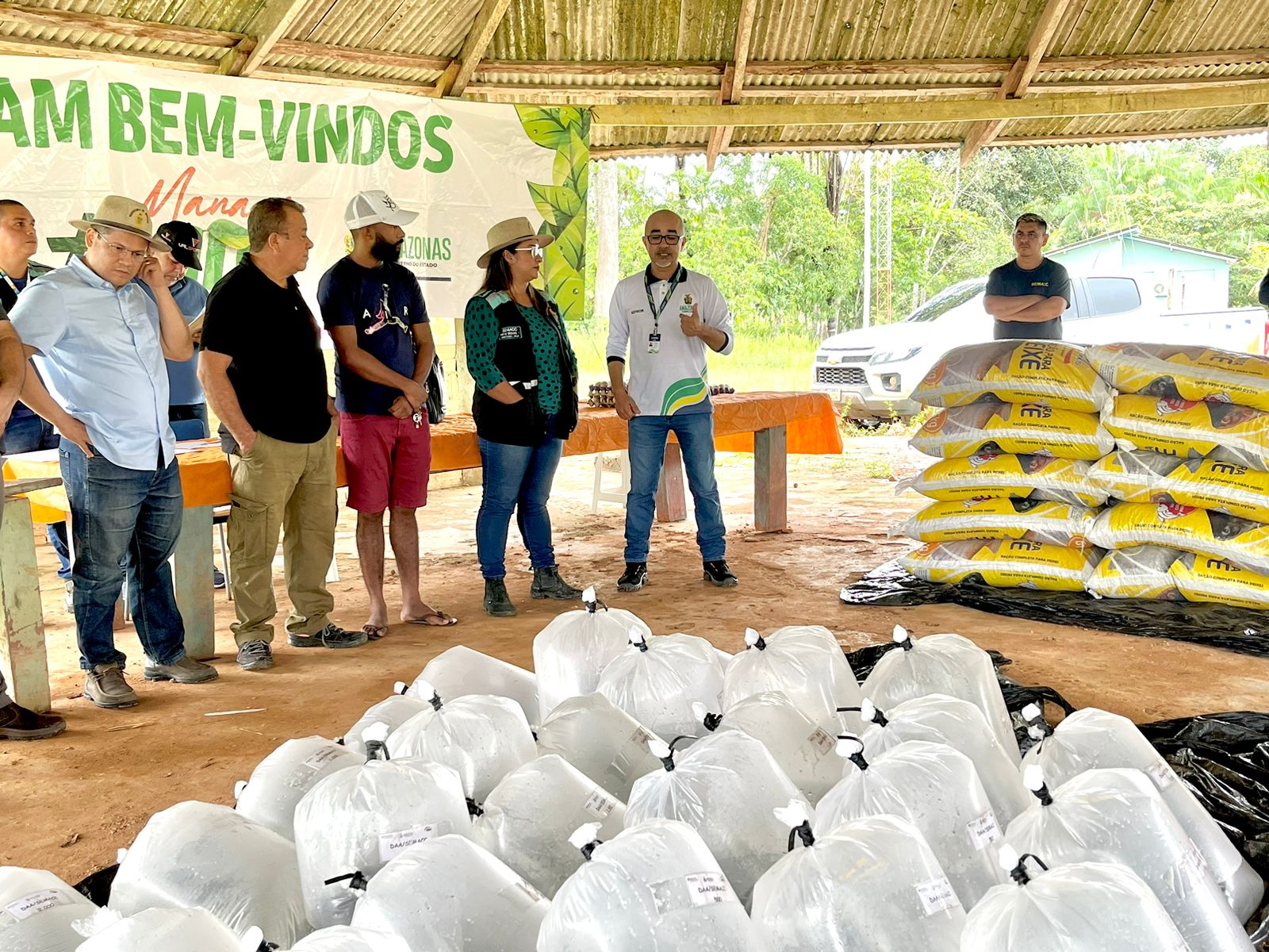 Sepror entrega 31 mil alevinos de tambaqui em área rural de Manaus Sepror entrega 31 mil alevinos de tambaqui em área rural de Manaus