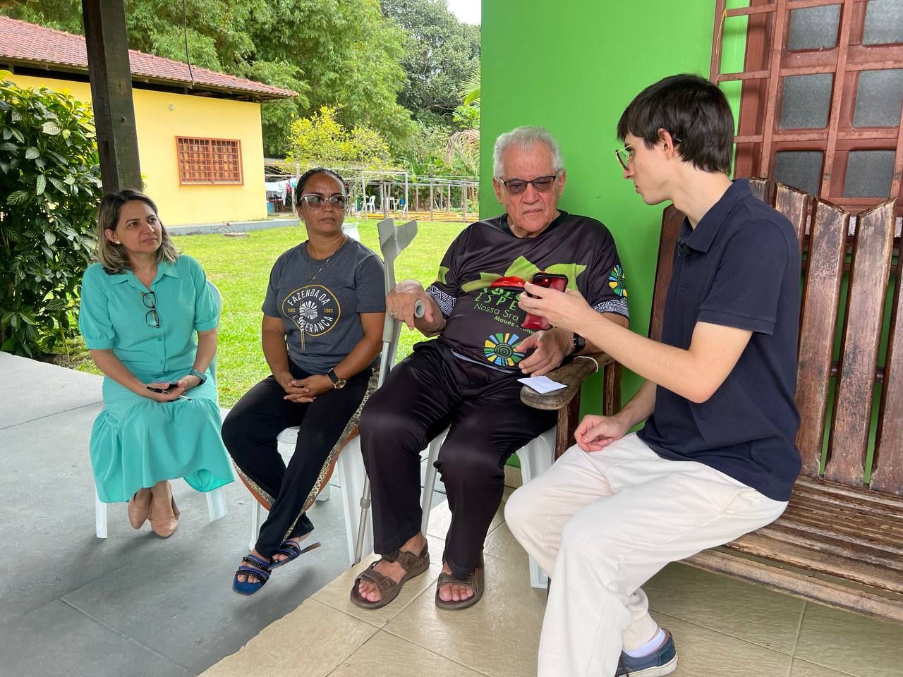 Amom realiza doa&ccedil;&atilde;o de ajuda de custo &agrave; Fazenda da Esperan&ccedil;a