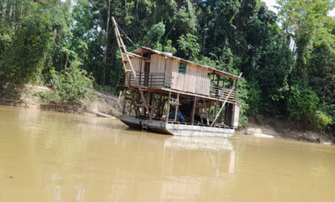 Operação Jacuixito destrói cinco balsas de garimpo ilegal no Vale do Javari Operação Jacuixito destrói cinco balsas de garimpo ilegal no Vale do Javari