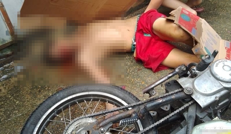 Homem é morto a tiros por dupla em motocicleta no Jorge Teixeira Homem é morto a tiros por dupla em motocicleta no Jorge Teixeira