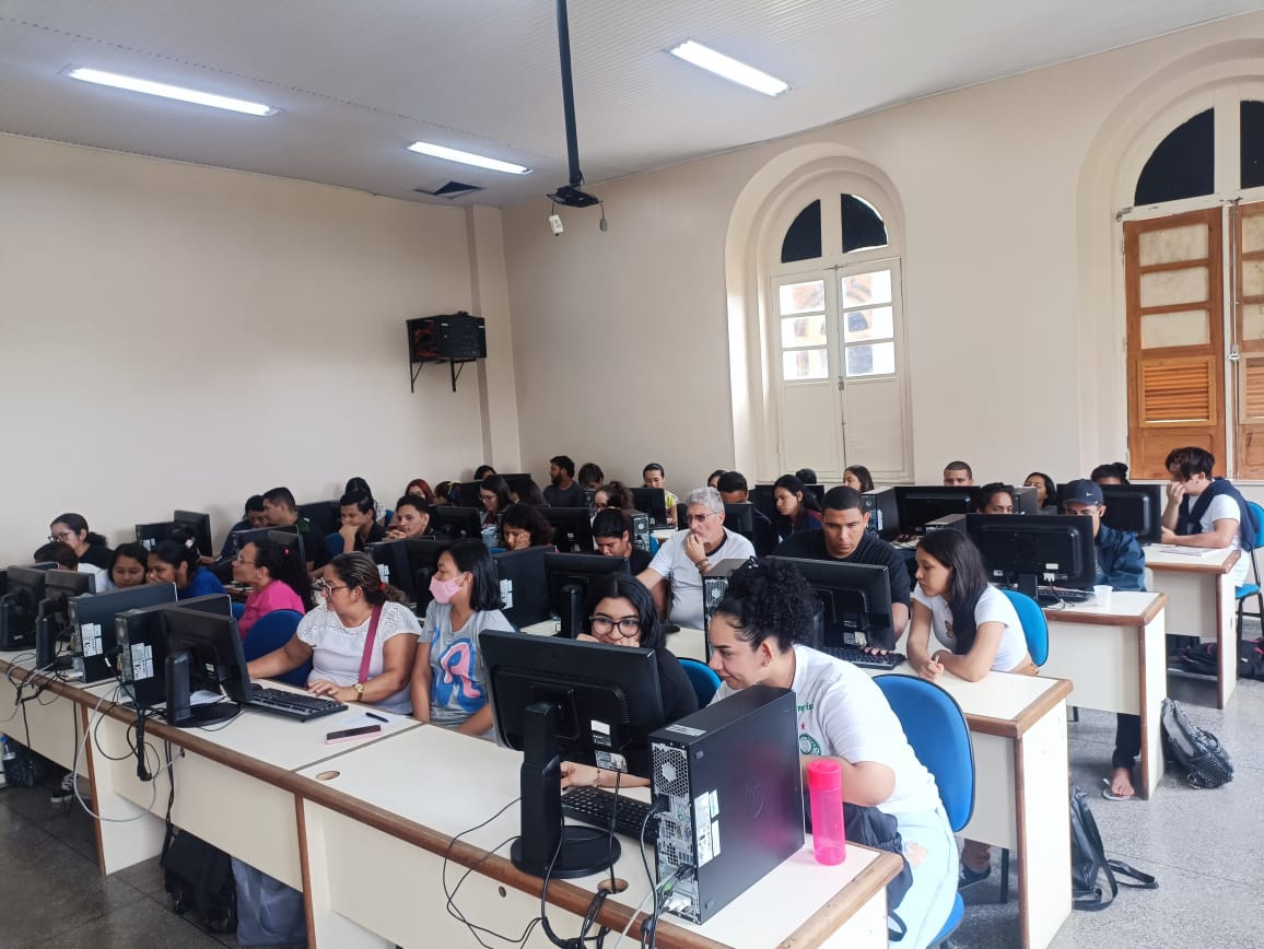Projeto Rede Digital atende 1,6 mil alunos de escolas estaduais com cursos de informática Projeto Rede Digital atende 1,6 mil alunos de escolas estaduais com cursos de informática