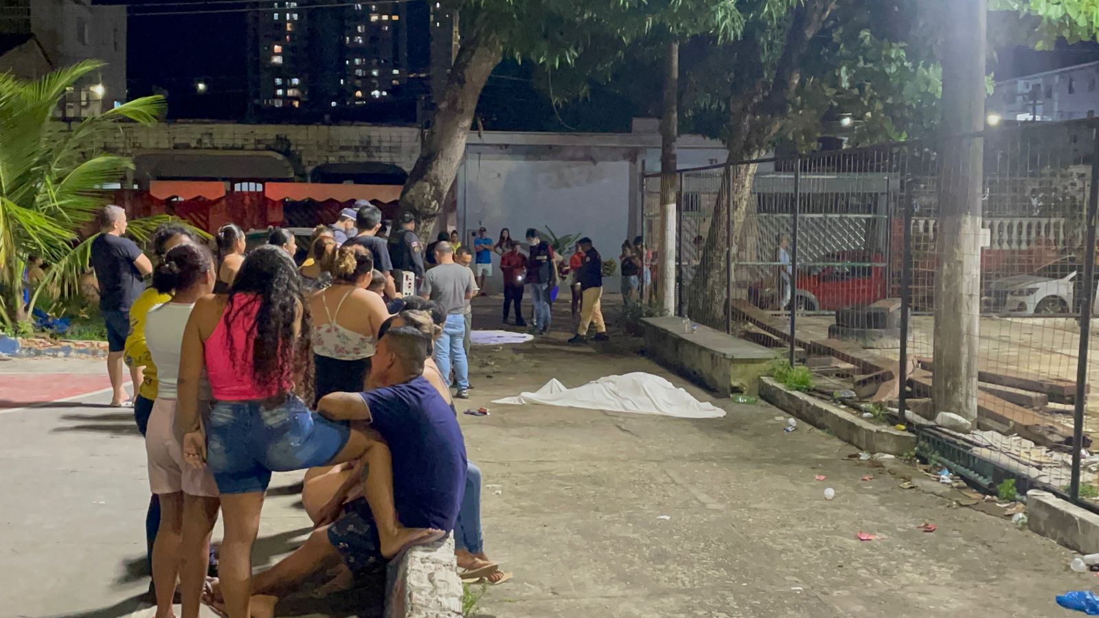 Homem &eacute; surpreendido por criminosos e executado a tiros no Aleixo