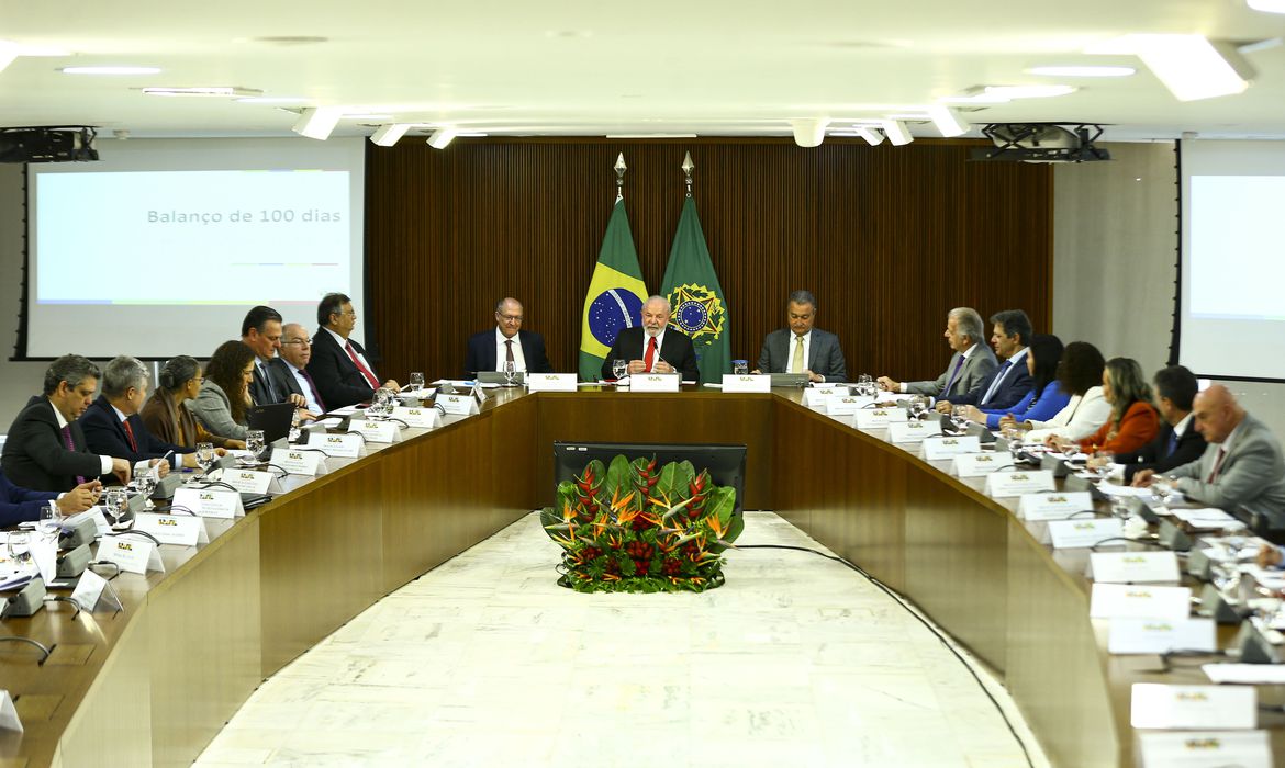 Brasil vai crescer mais que os pessimistas estão prevendo, diz Lula Brasil vai crescer mais que os pessimistas estão prevendo, diz Lula