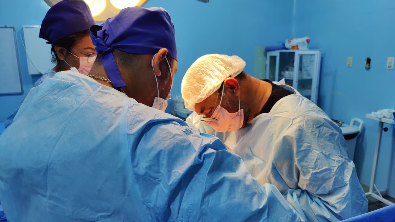 Jornada de cirurgia de vesícula atende 25 pacientes em Parintins Jornada de cirurgia de vesícula atende 25 pacientes em Parintins