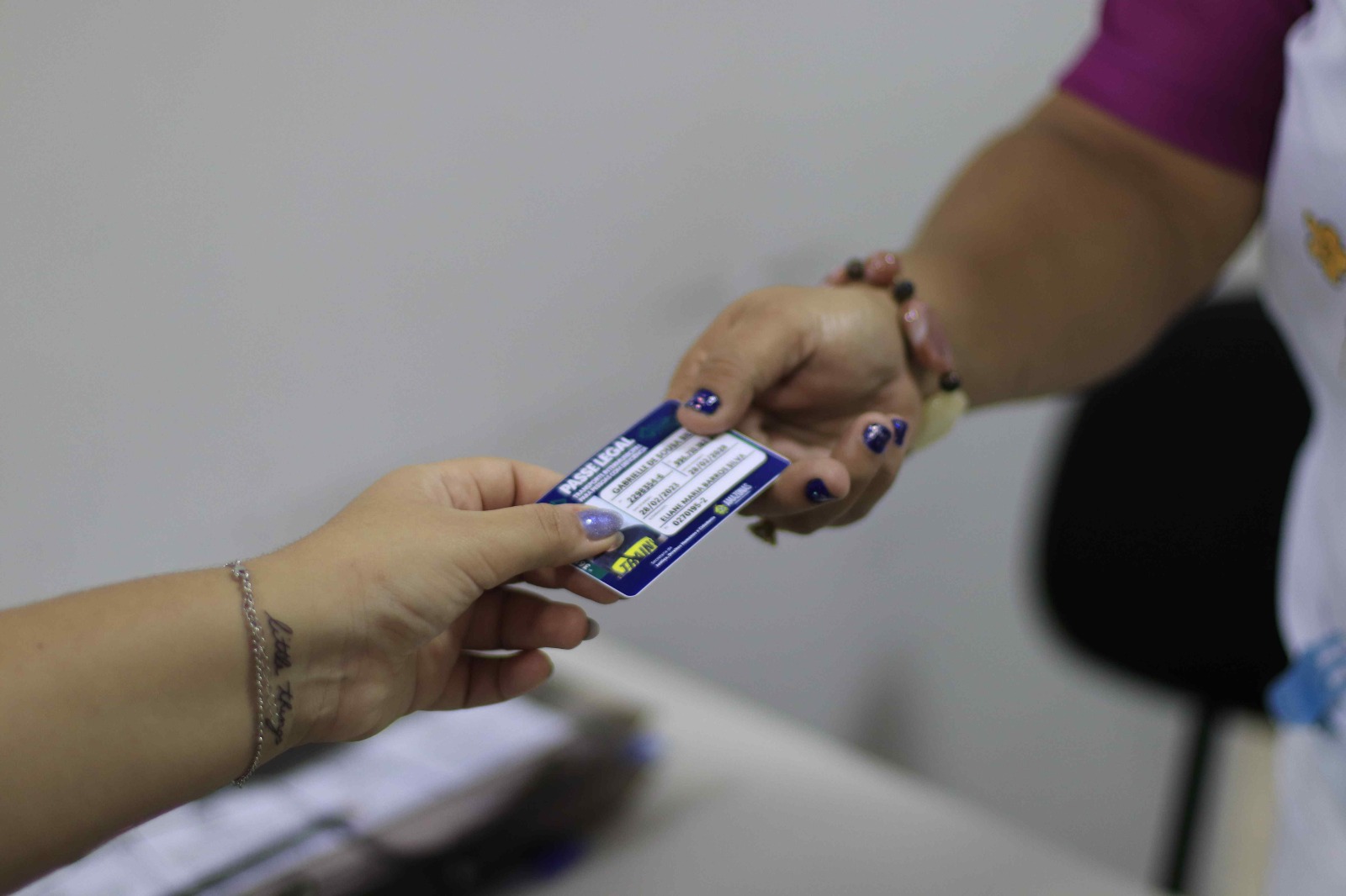 Governo oferece carteira que disponibiliza vagas gratuitas para PcDs em transportes no AM Governo oferece carteira que disponibiliza vagas gratuitas para PcDs em transportes no AM