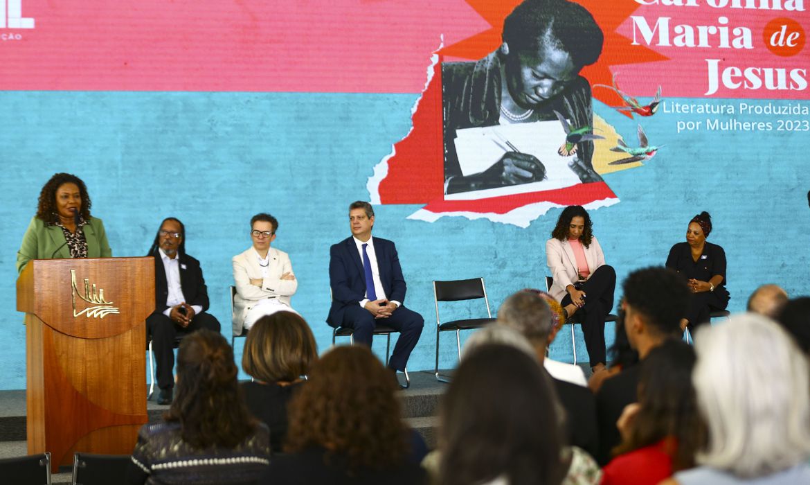 Pr&ecirc;mio liter&aacute;rio para mulheres &eacute; lan&ccedil;ado no Planalto