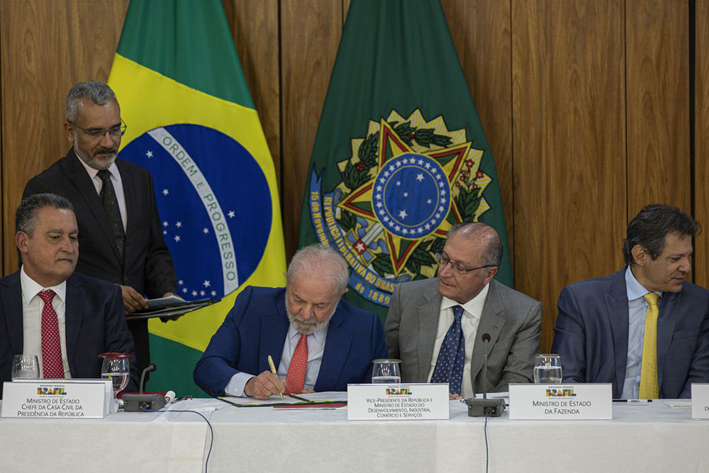Lula embarca para China e Alckmin assume Presid&ecirc;ncia