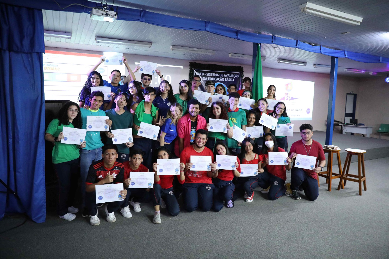 Alunos da Escola Petrônio Portella participam de gincana em preparação para o Saeb Alunos da Escola Petrônio Portella participam de gincana em preparação para o Saeb