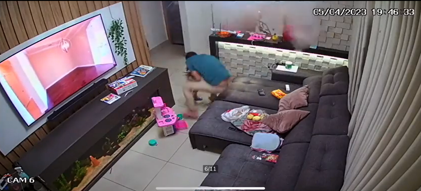 V&iacute;deo: panela de press&atilde;o explode na cozinha e quase atinge fam&iacute;lia em Goi&aacute;s