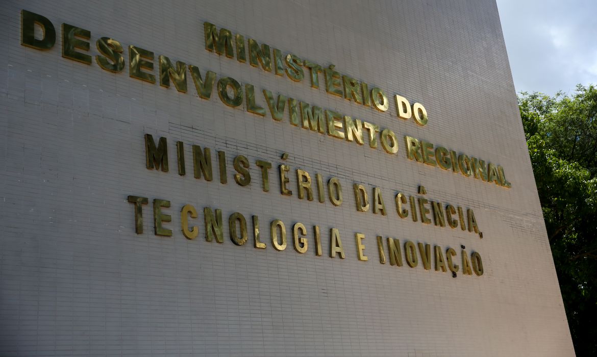 Governo autoriza concurso para Ciência e Tecnologia com 814 vagas Governo autoriza concurso para Ciência e Tecnologia com 814 vagas