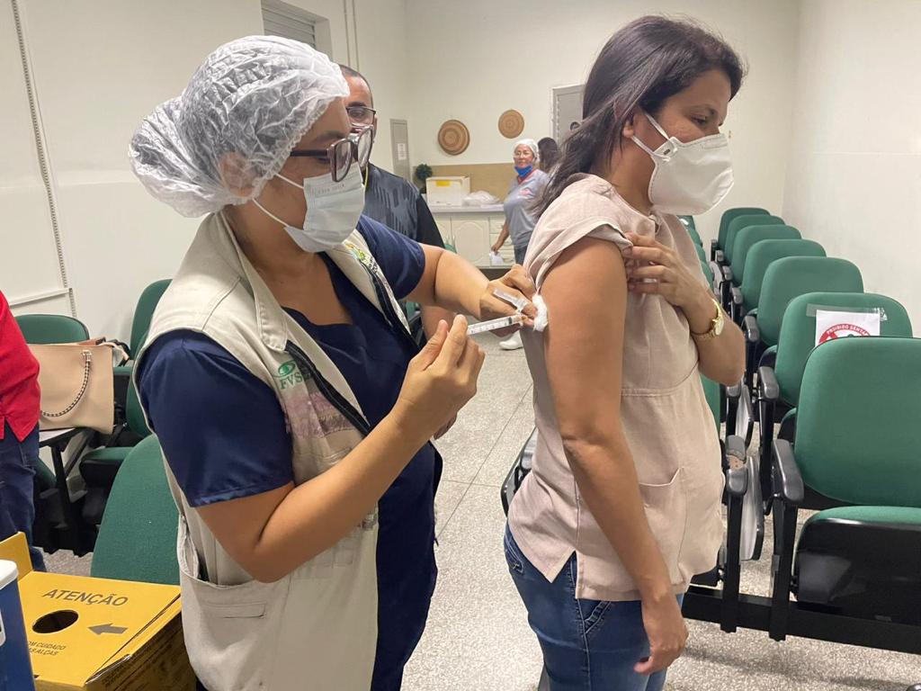 Amazonas realiza vacina&ccedil;&atilde;o de profissionais de laborat&oacute;rio que atuam no diagn&oacute;stico de Mpox