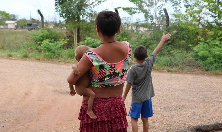 Maternidade na adolescência afeta mais jovens indígenas Maternidade na adolescência afeta mais jovens indígenas