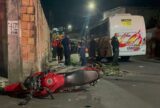 Mãe morre e filho fica gravemente ferido após colisão entre moto e o ônibus na comunidade Mundo Novo