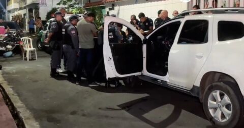 Homem é executado com mais de 15 tiros dentro de carro no Alvorada