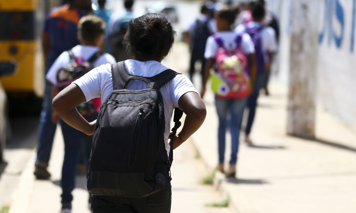 Escolas particulares de Manaus devem decidir se mant&ecirc;m aulas no dia 20, diz sindicato