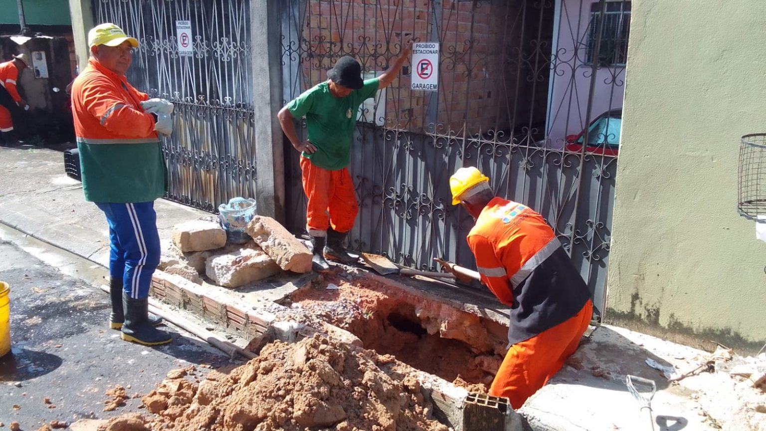 Seminf realiza trabalho emergencial em tubulação rompida no Alvorada Seminf realiza trabalho emergencial em tubulação rompida no Alvorada