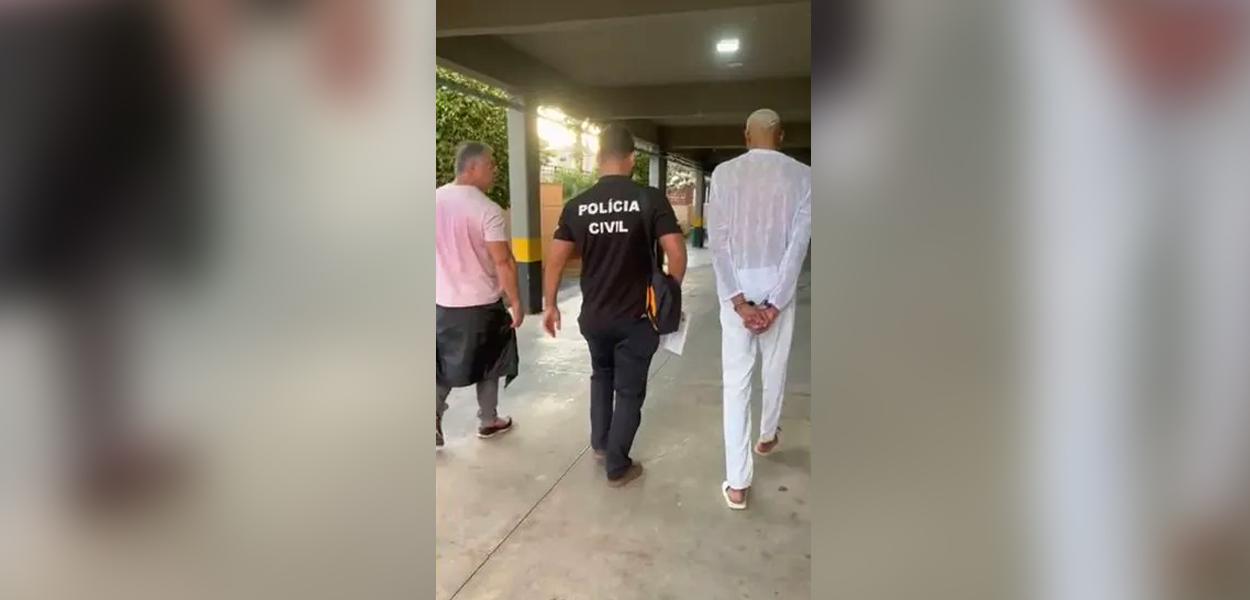Polícia do DF prende atores pornôs suspeitos de extorquir dinheiro de homens casados Polícia do DF prende atores pornôs suspeitos de extorquir dinheiro de homens casados