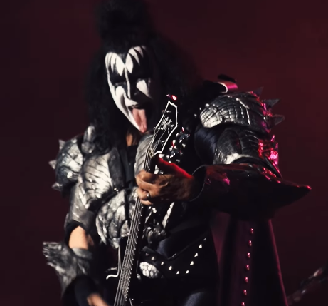 Kiss interrompe show depois de baixista passar mal - Cultura - Estado de  Minas