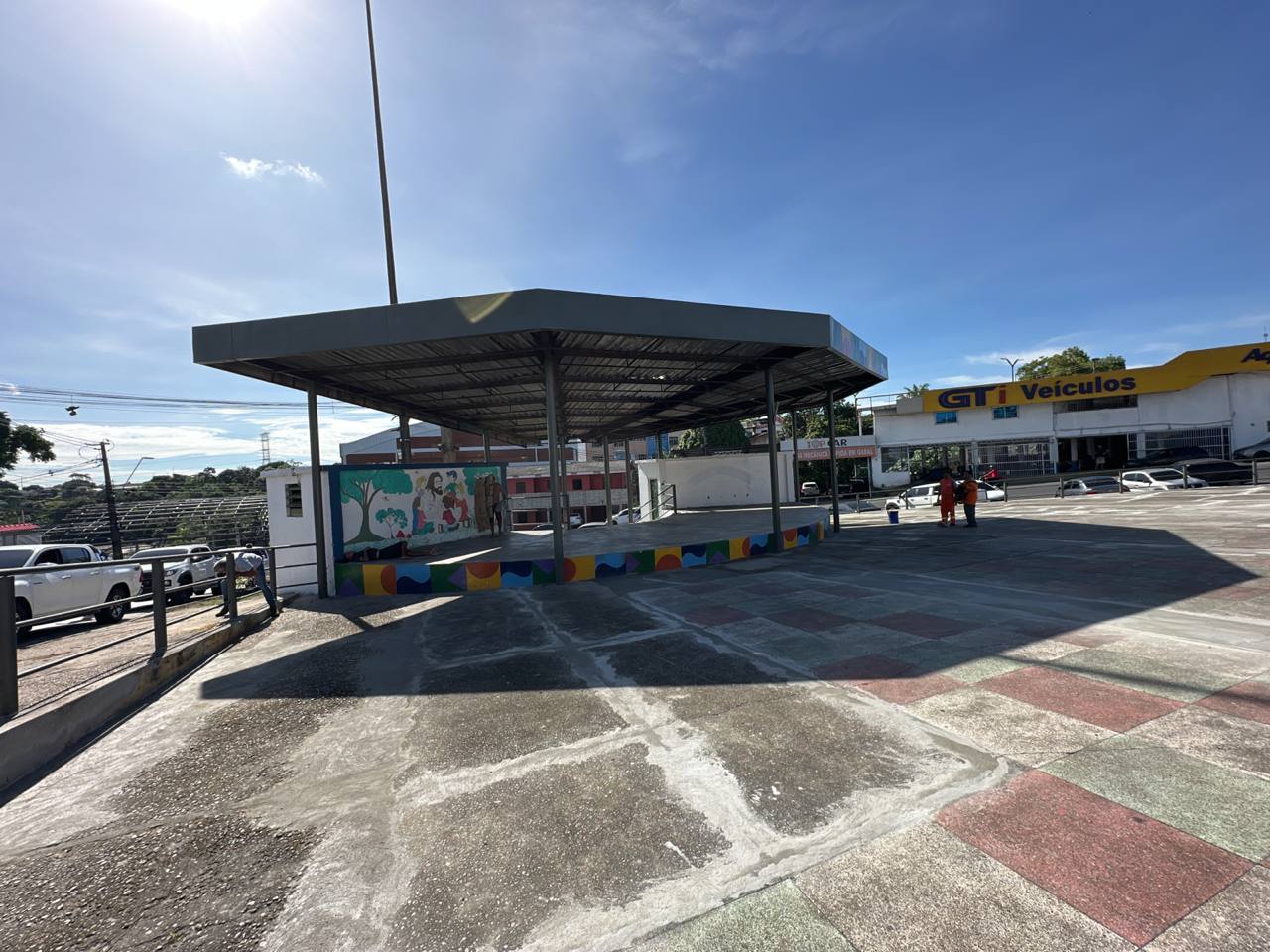 Prefeitura revitaliza paradas de ônibus e centros comunitários Prefeitura revitaliza paradas de ônibus e centros comunitários