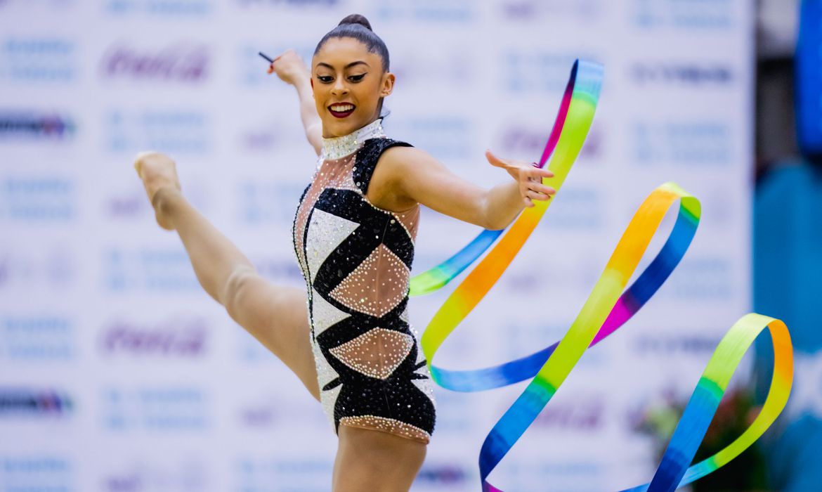 Gin&aacute;stica r&iacute;tmica: Brasil luta por 2 p&oacute;dios em etapa do Uzbequist&atilde;o