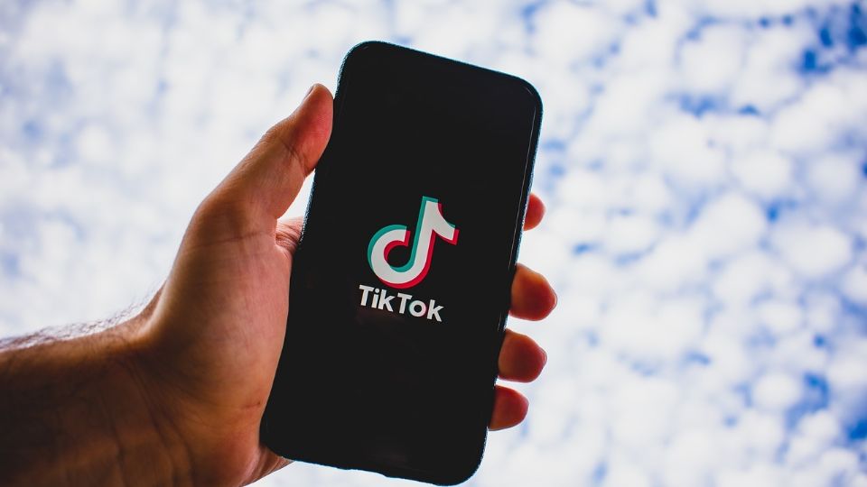 Loja é condenada a pagar R$12 mil por forçar funcionária a fazer dancinhas no TikTok Loja é condenada a pagar R$12 mil por forçar funcionária a fazer dancinhas no TikTok