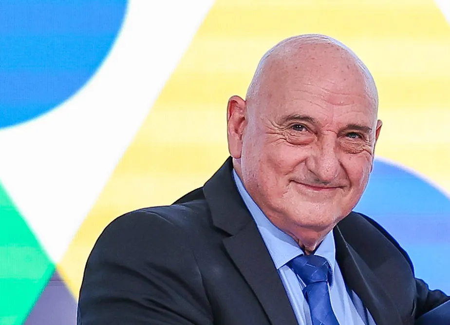 Ex-ministro do GSI presta depoimento à Polícia Federal Ex-ministro do GSI presta depoimento à Polícia Federal