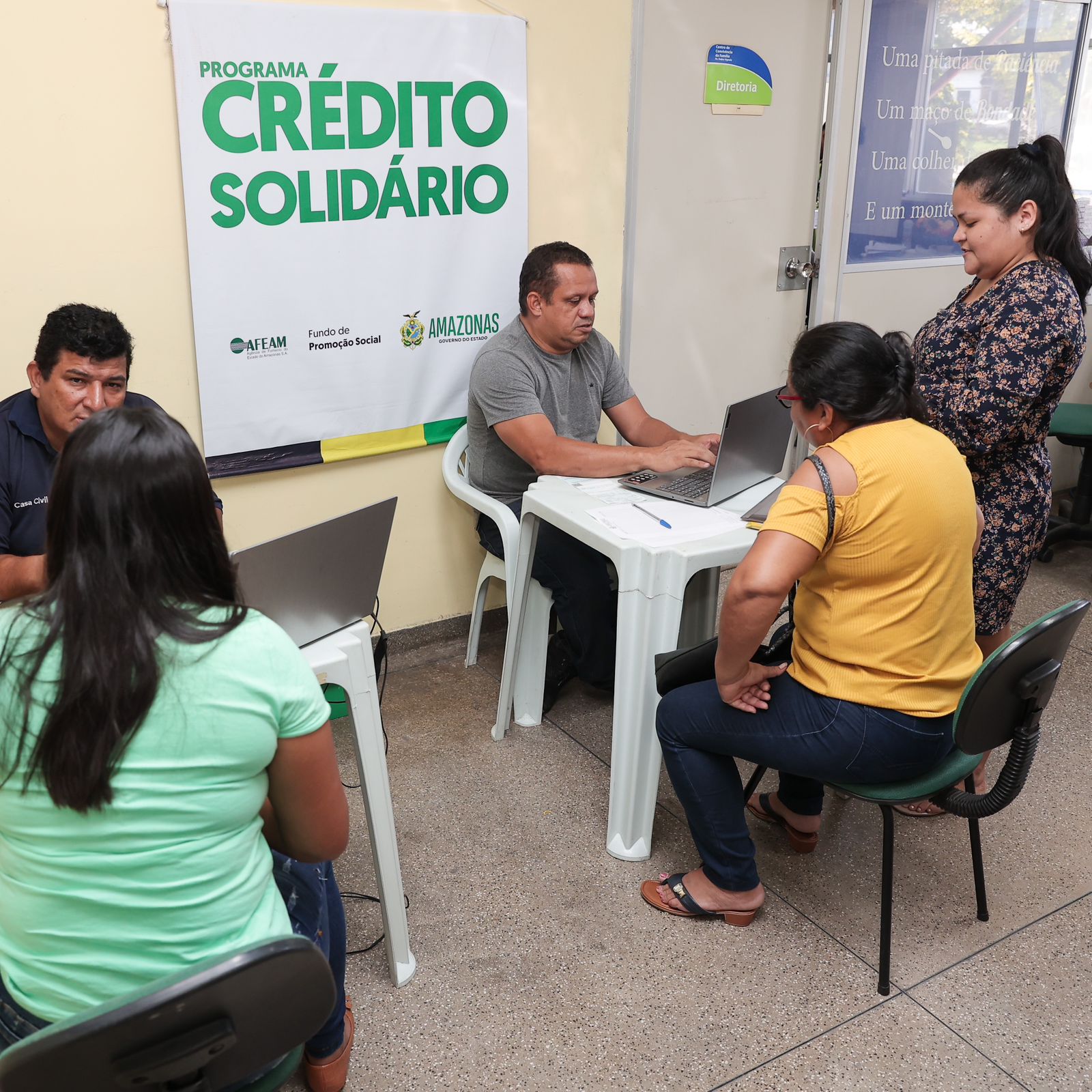 Crédito Solidário leva R$600 mil a pequenos e microempreendedores de Tonantins Crédito Solidário leva R$600 mil a pequenos e microempreendedores de Tonantins