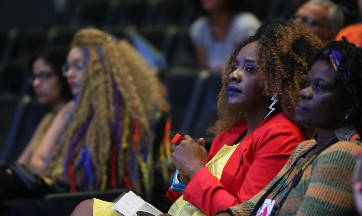 Programa concede bolsas de R$700 para estudantes negros de Bel&eacute;m e Manaus