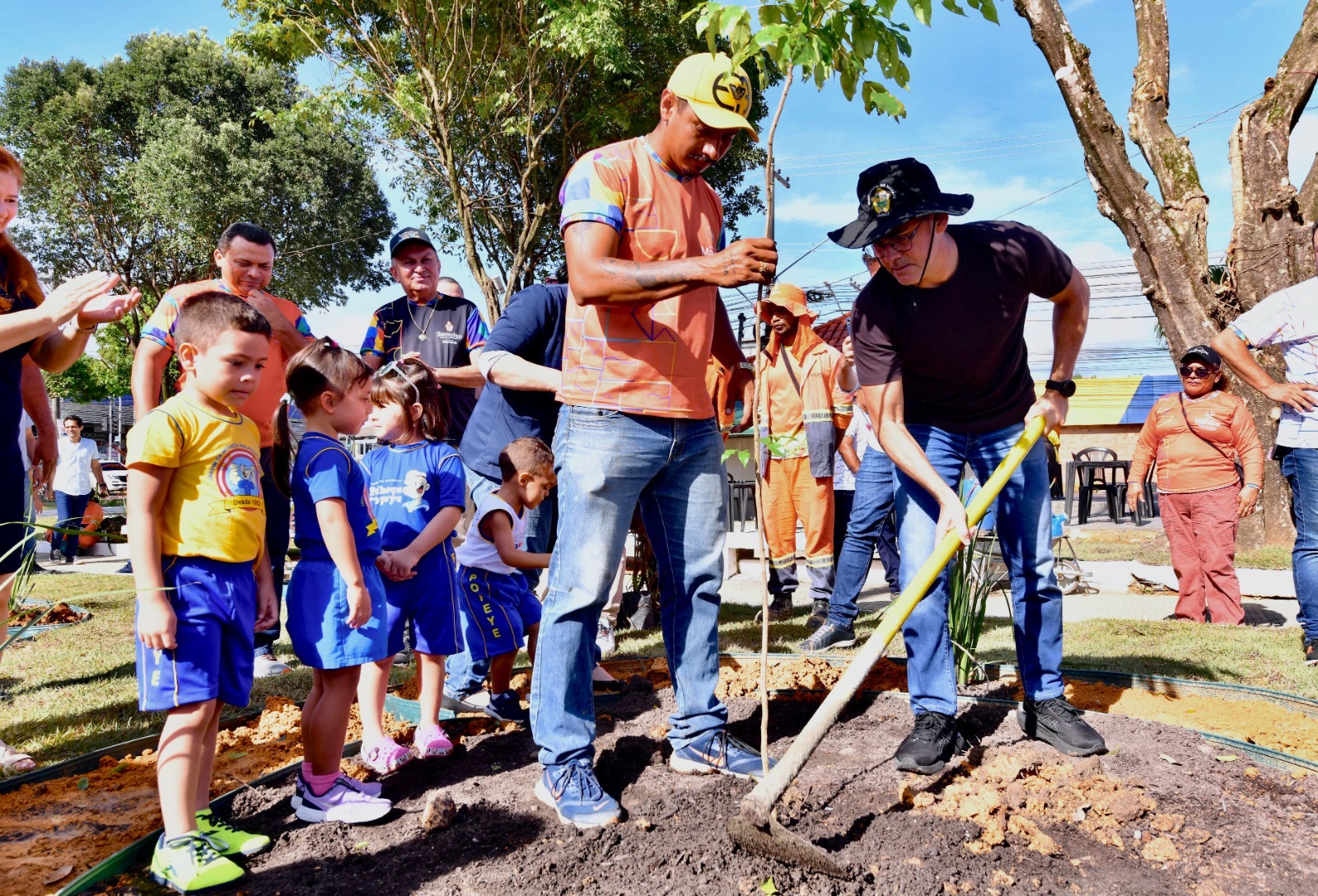 Prefeitura revitaliza pra&ccedil;a de alimenta&ccedil;&atilde;o do Dom Pedro