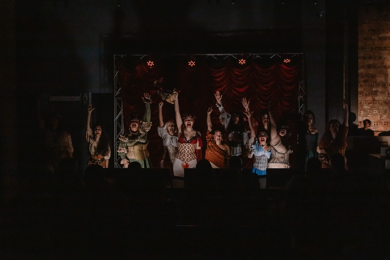 ‘Cabaré Chinelo’ é destaque do Teatro Gebes Medeiros neste domingo ‘Cabaré Chinelo’ é destaque do Teatro Gebes Medeiros neste domingo